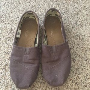 Toms  Grayish/Brown Size 8